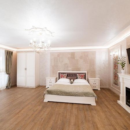 Vip Apartment On Duhnovicha Street .Free Parking. Uzjhorod Eksteriør bilde