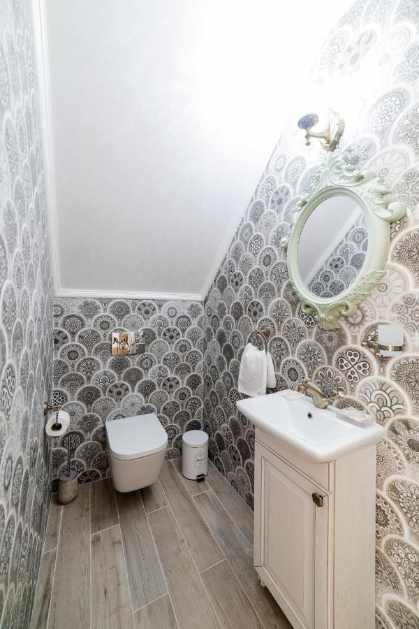 Vip Apartment On Duhnovicha Street .Free Parking. Uzjhorod Eksteriør bilde