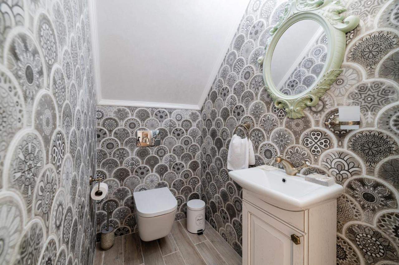 Vip Apartment On Duhnovicha Street .Free Parking. Uzjhorod Eksteriør bilde